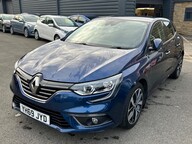 Renault Megane ICONIC TCE 4