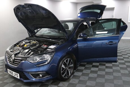 Renault Megane ICONIC TCE 16