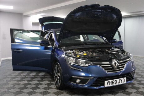 Renault Megane ICONIC TCE 15