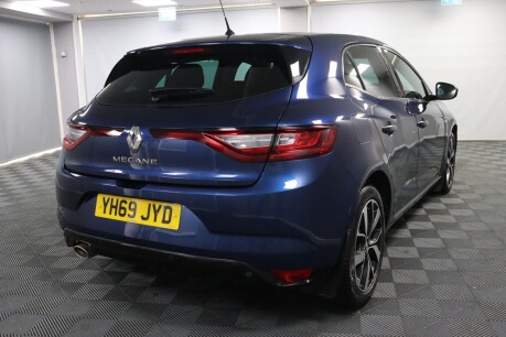 Renault Megane ICONIC TCE 11