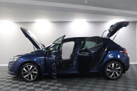 Renault Megane ICONIC TCE 4