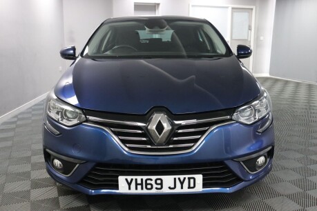 Renault Megane ICONIC TCE 2