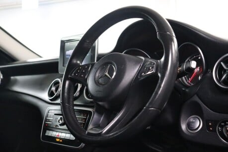 Mercedes-Benz GLA GLA 200 D SE 12