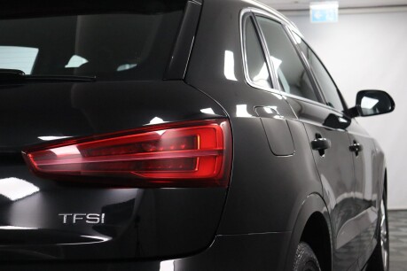 Audi Q3 TFSI S LINE EDITION 23