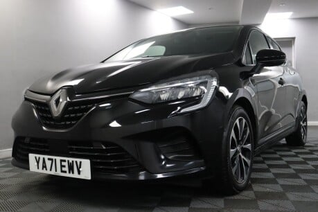 Renault Clio ICONIC TCE 11