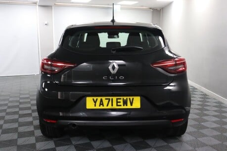 Renault Clio ICONIC TCE 18
