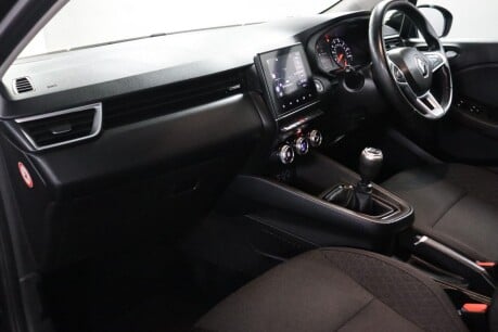 Renault Clio ICONIC TCE 29