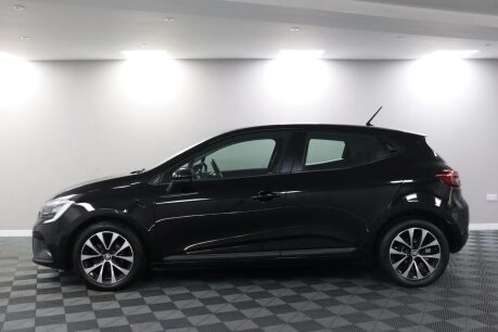 Renault Clio ICONIC TCE 17