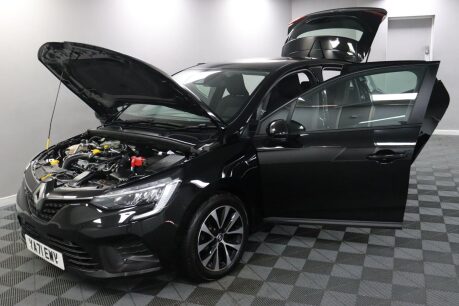 Renault Clio ICONIC TCE 11