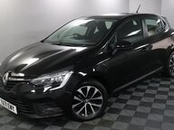 Renault Clio ICONIC TCE 6