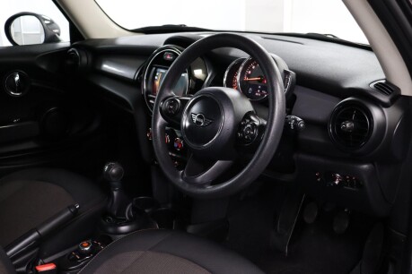 Mini Hatch COOPER 18