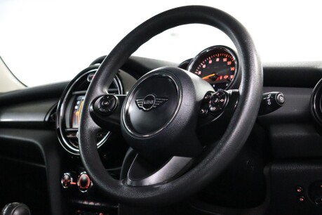 Mini Hatch COOPER 29