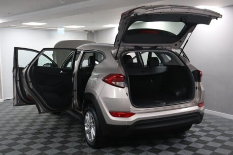 Hyundai TUCSON GDI SE NAV BLUE DRIVE 21