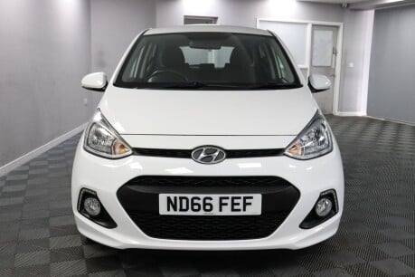 Hyundai i10 PREMIUM 2