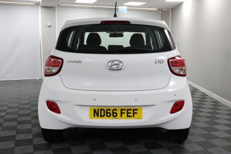 Hyundai i10 PREMIUM 8