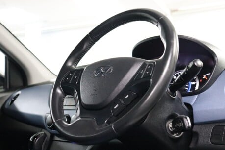 Hyundai i10 PREMIUM 12