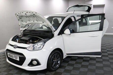 Hyundai i10 PREMIUM 16