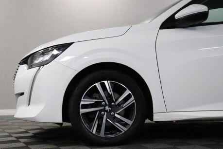 Peugeot 208 PURETECH ALLURE PREMIUM S/S 27