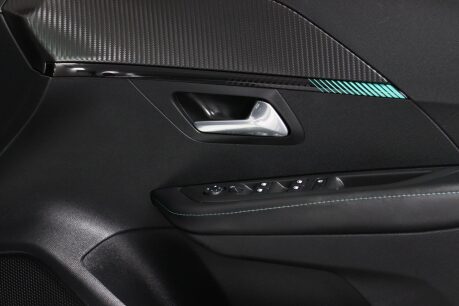 Peugeot 208 PURETECH ALLURE PREMIUM S/S 26