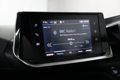 Peugeot 208 PURETECH ALLURE PREMIUM S/S 32