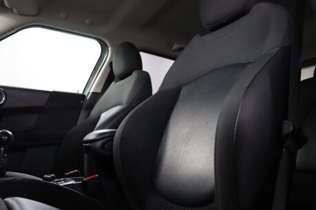 Mini Countryman COOPER 37