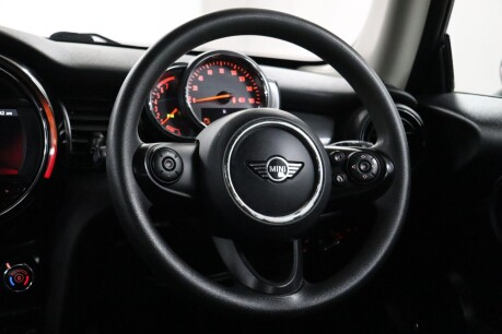 Mini Hatch COOPER 37