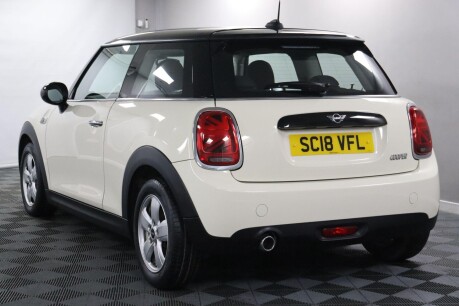 Mini Hatch COOPER 4