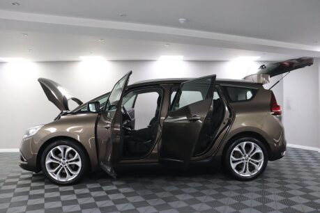Renault Grand Scenic ICONIC TCE 17