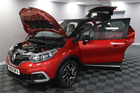 Renault Captur ICONIC TCE 16