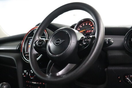 Mini Hatch COOPER CLASSIC 12