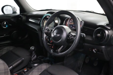 Mini Hatch COOPER 3