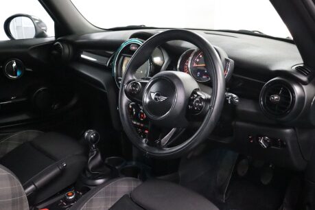 Mini Hatch COOPER 4