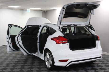 Ford Focus ZETEC S 21