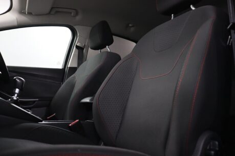 Ford Focus ZETEC S 35