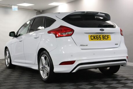 Ford Focus ZETEC S 22