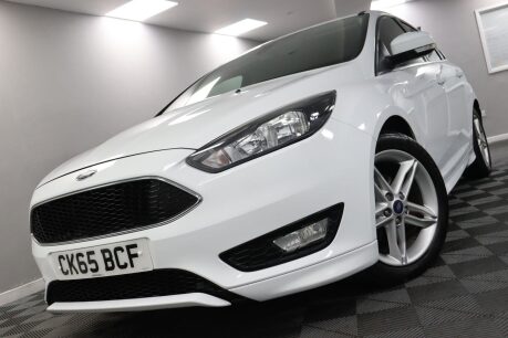 Ford Focus ZETEC S 32