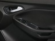 Ford Focus ZETEC S 36
