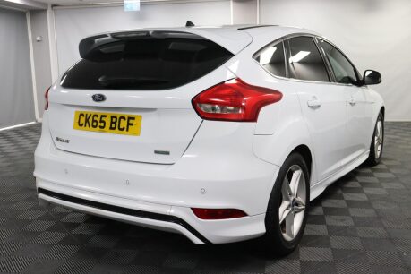 Ford Focus ZETEC S 11