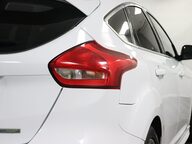 Ford Focus ZETEC S 23