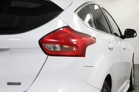 Ford Focus ZETEC S 23