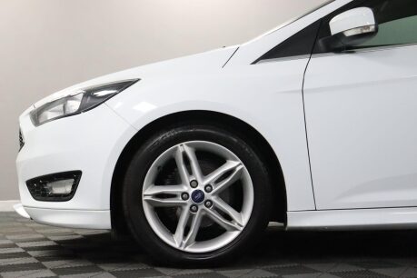 Ford Focus ZETEC S 27