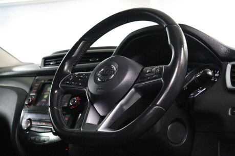 Nissan Qashqai DIG-T N-CONNECTA 12