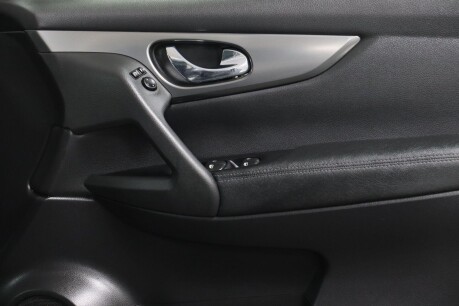 Nissan Qashqai DIG-T N-CONNECTA 36