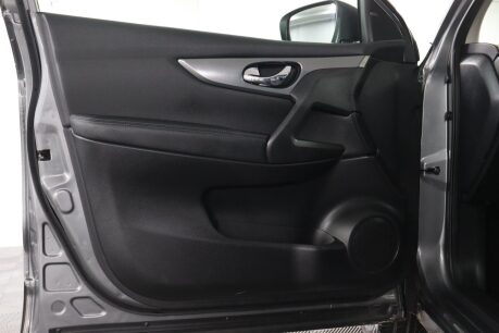 Nissan Qashqai DIG-T N-CONNECTA 28