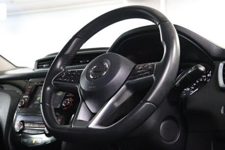 Nissan Qashqai DIG-T N-CONNECTA 12