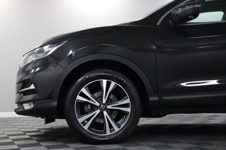 Nissan Qashqai DIG-T N-CONNECTA 27