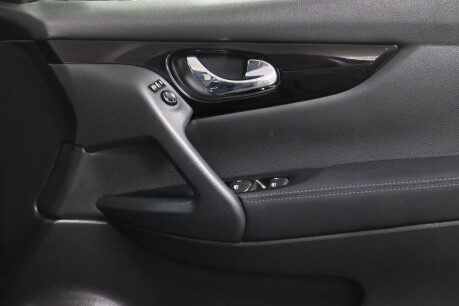 Nissan Qashqai DIG-T N-CONNECTA 36