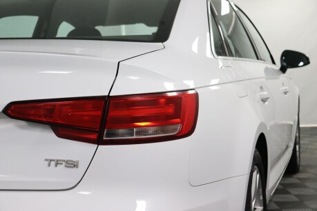 Audi A4 TFSI SPORT 23