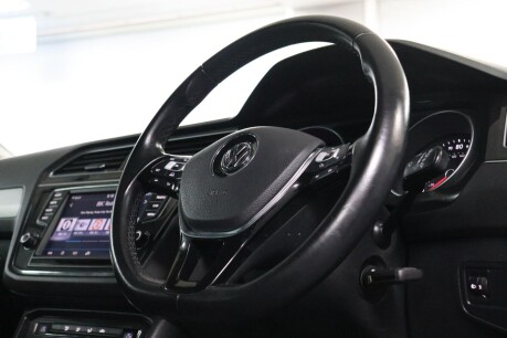 Volkswagen Tiguan SE NAV TDI BMT 4MOTION 12
