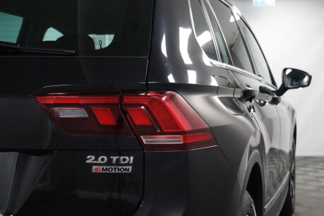 Volkswagen Tiguan SE NAV TDI BMT 4MOTION 23